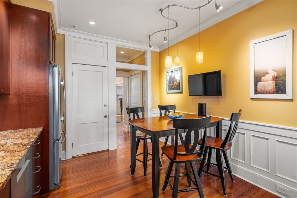 195 Winthrop Road, Unit 1 Brookline, MA 02445 - Photo 7 of 29