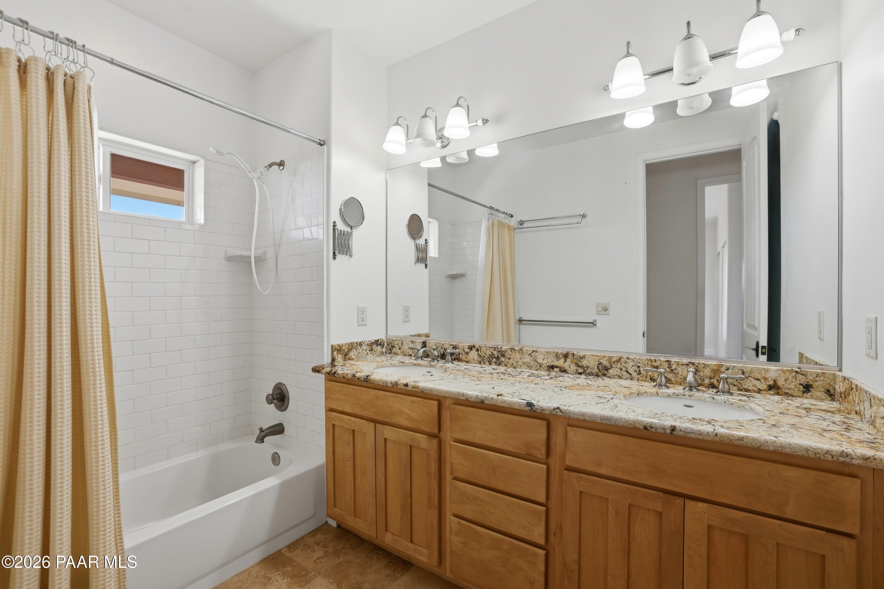 15975 Pandy Lane Dewey, AZ 86327 - Photo 26 of 39 Guest bathroom