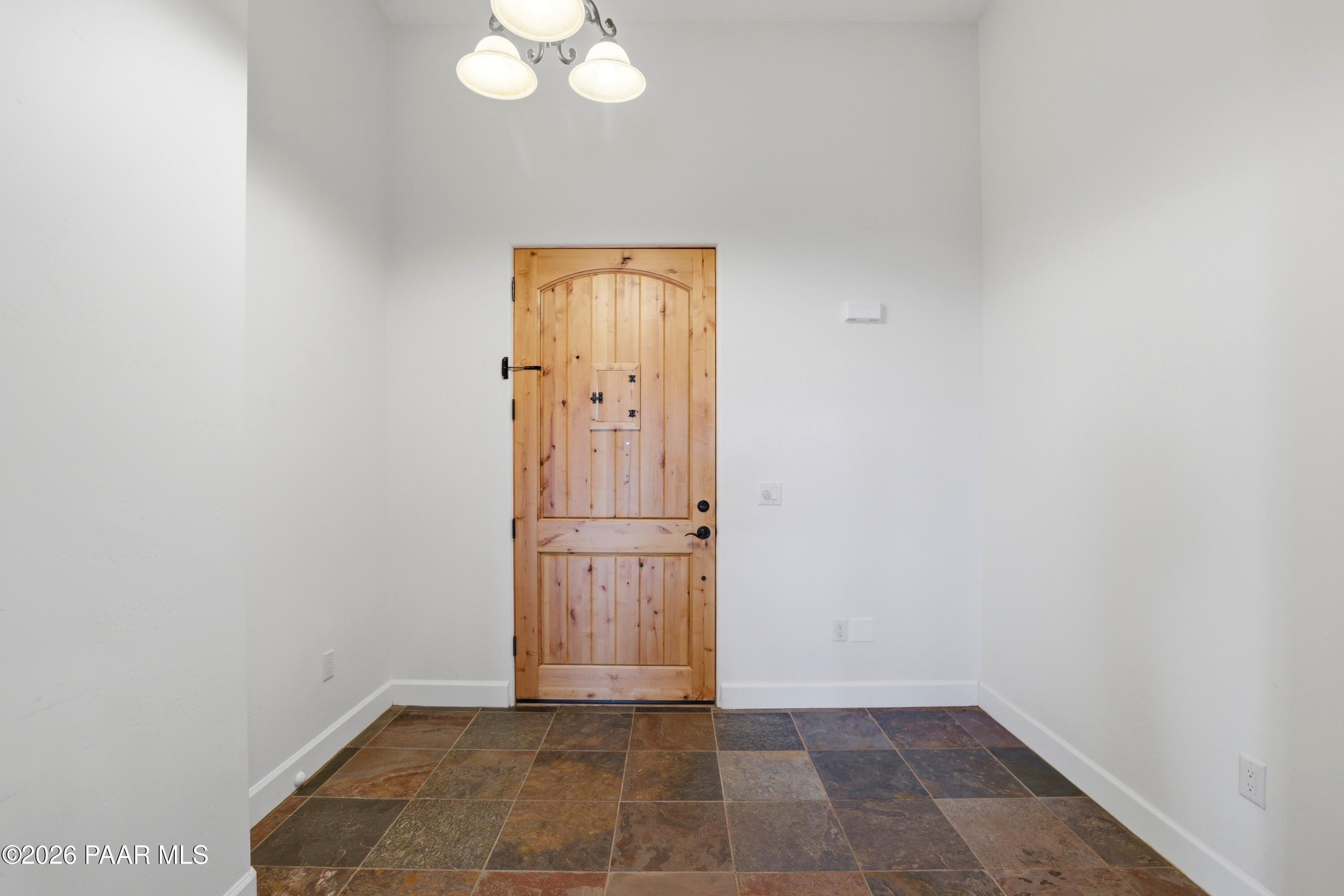 15975 Pandy Lane Dewey, AZ 86327 - Photo 7 of 39 Foyer