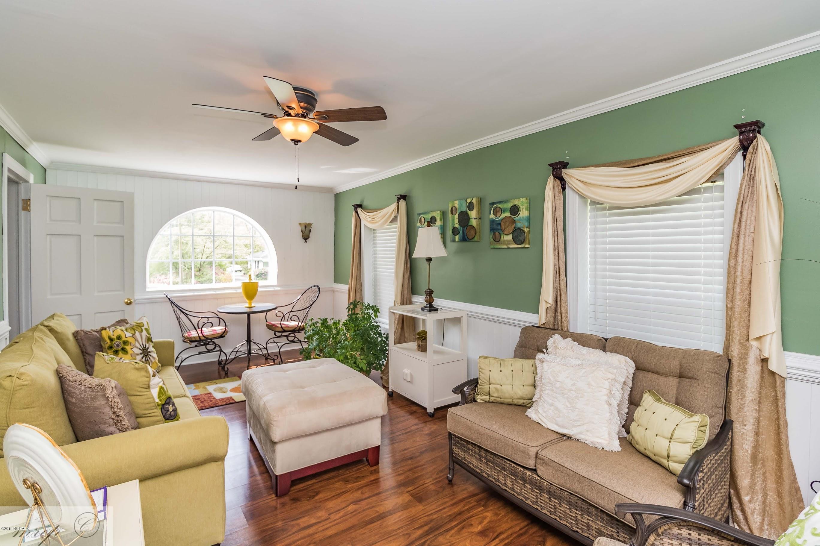 211 Routledge Street Kenansville, NC 28349 - Photo 13 of 39 6a-Sunroom-bestone