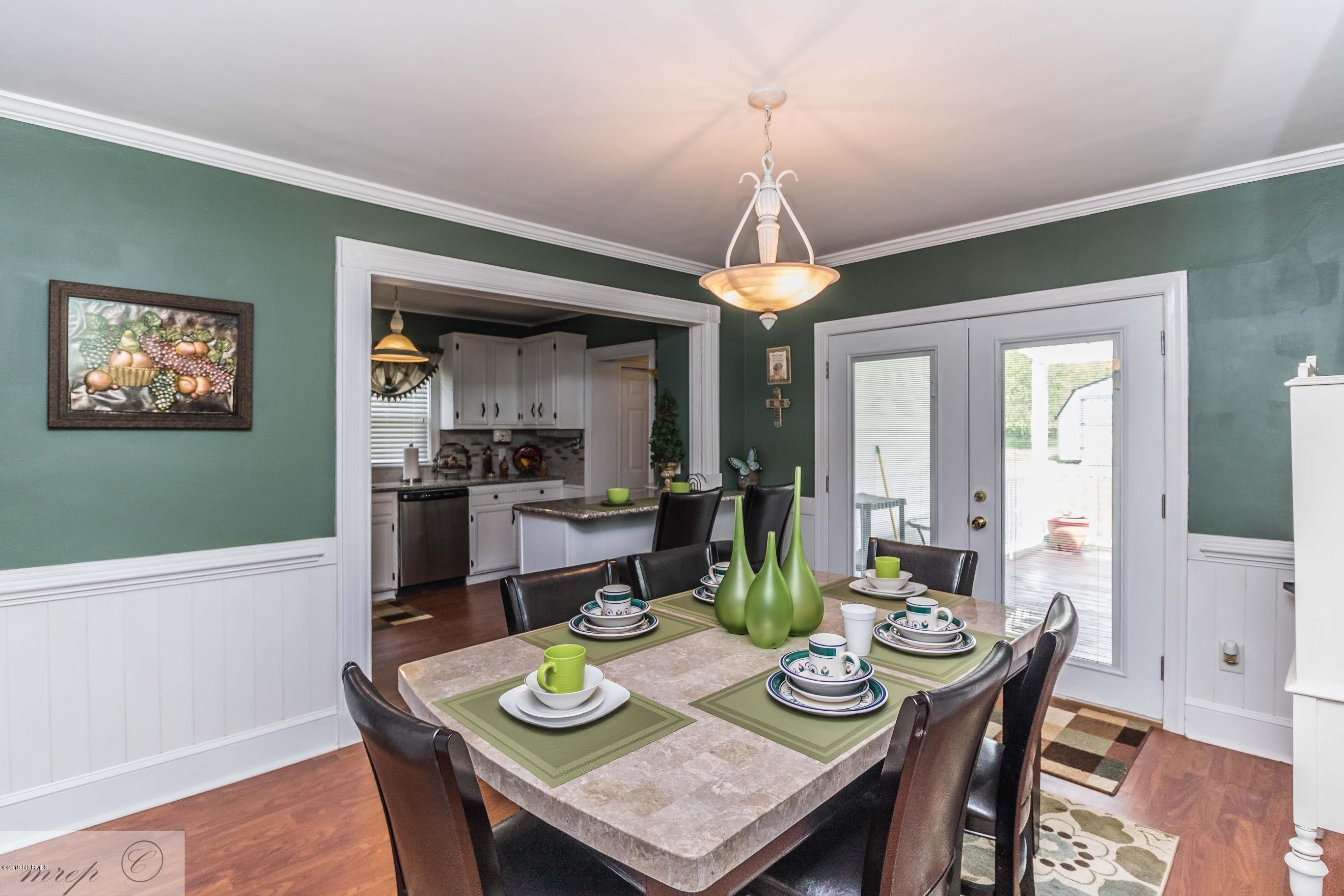 211 Routledge Street Kenansville, NC 28349 - Photo 18 of 39 7a-DiningArea-openstokitchen