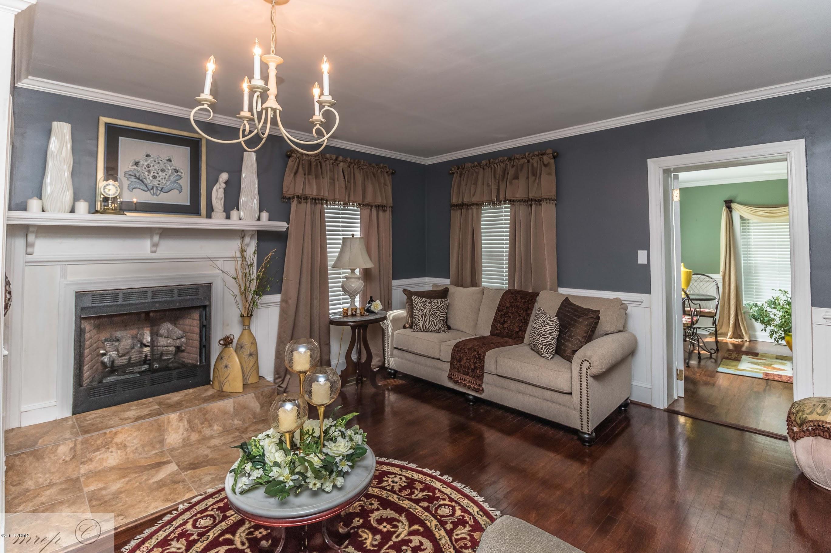 211 Routledge Street Kenansville, NC 28349 - Photo 4 of 39 2a-LivingRoom