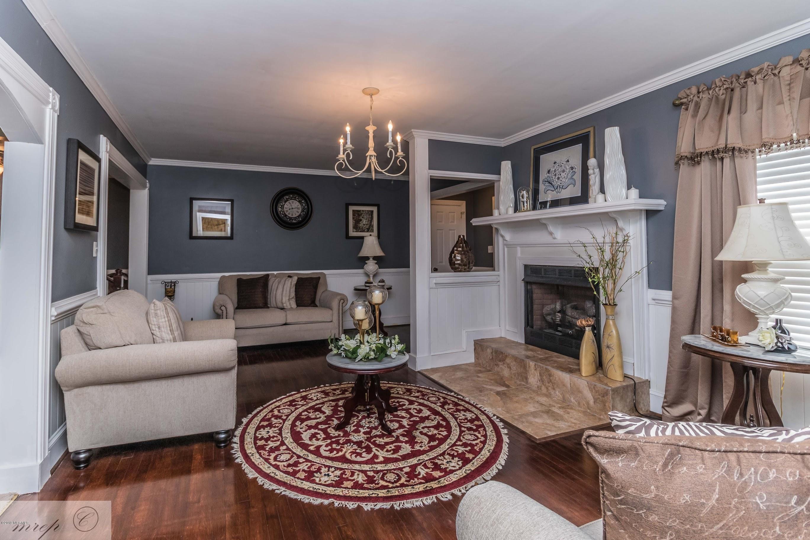 211 Routledge Street Kenansville, NC 28349 - Photo 5 of 39 2b-LivingRoom-best