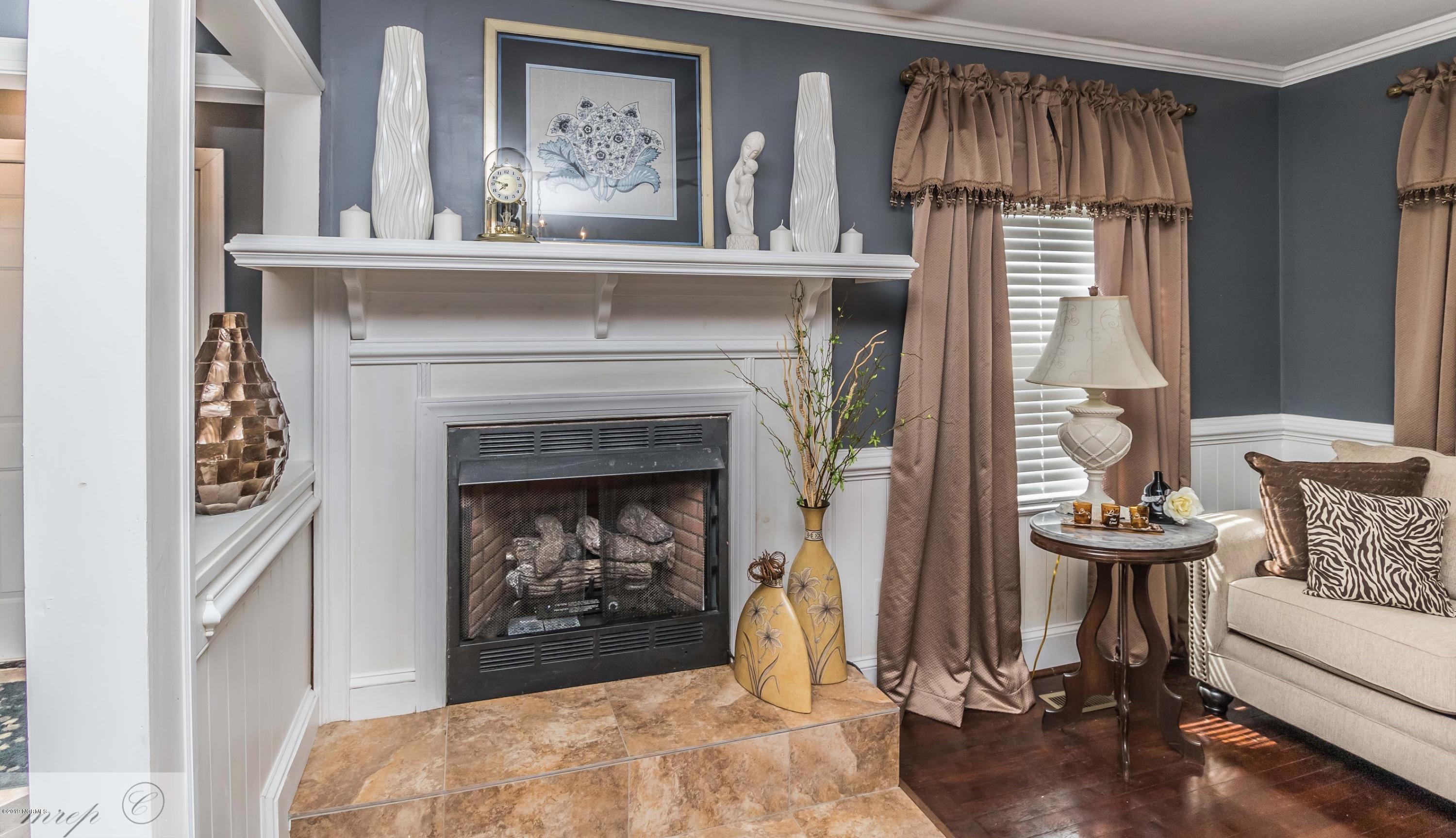 211 Routledge Street Kenansville, NC 28349 - Photo 7 of 39 2-Fireplace