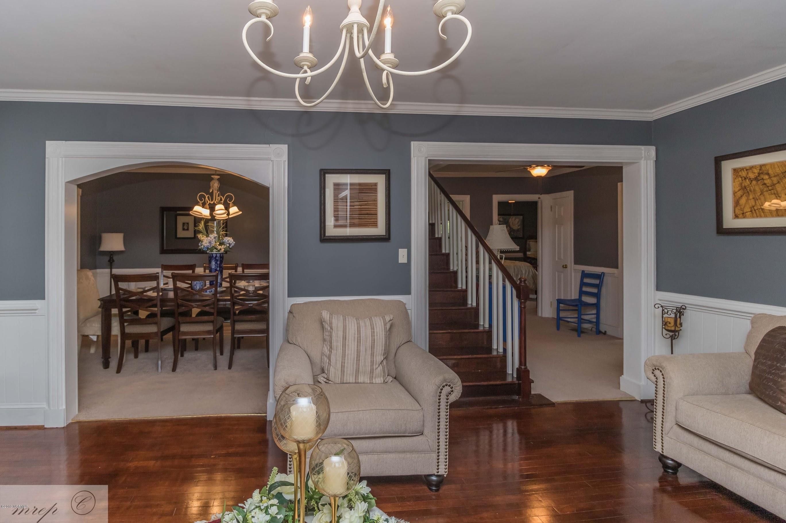 211 Routledge Street Kenansville, NC 28349 - Photo 8 of 39 3-LayouttoDining