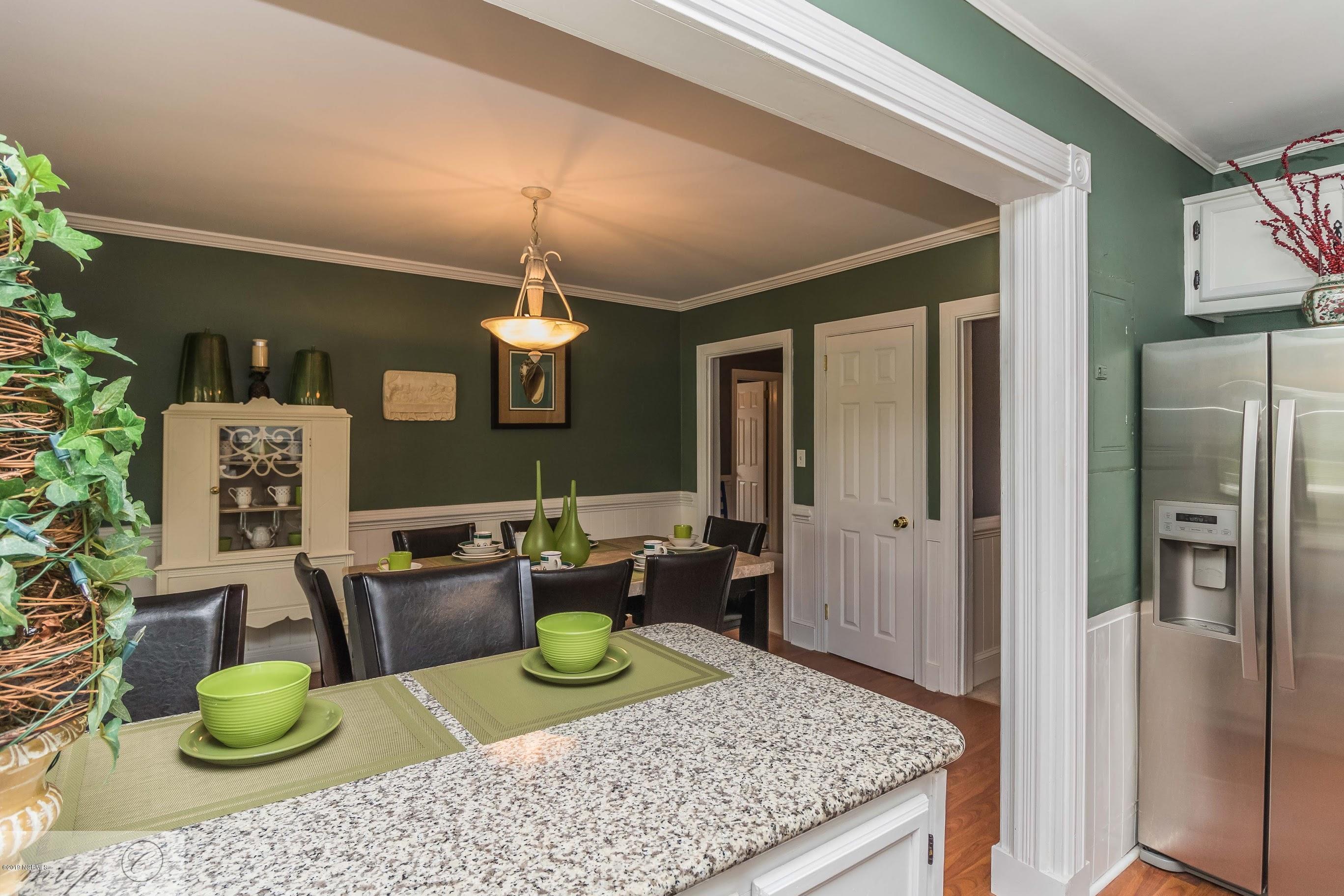 211 Routledge Street Kenansville, NC 28349 - Photo 10 of 39 4b-DiningRoom