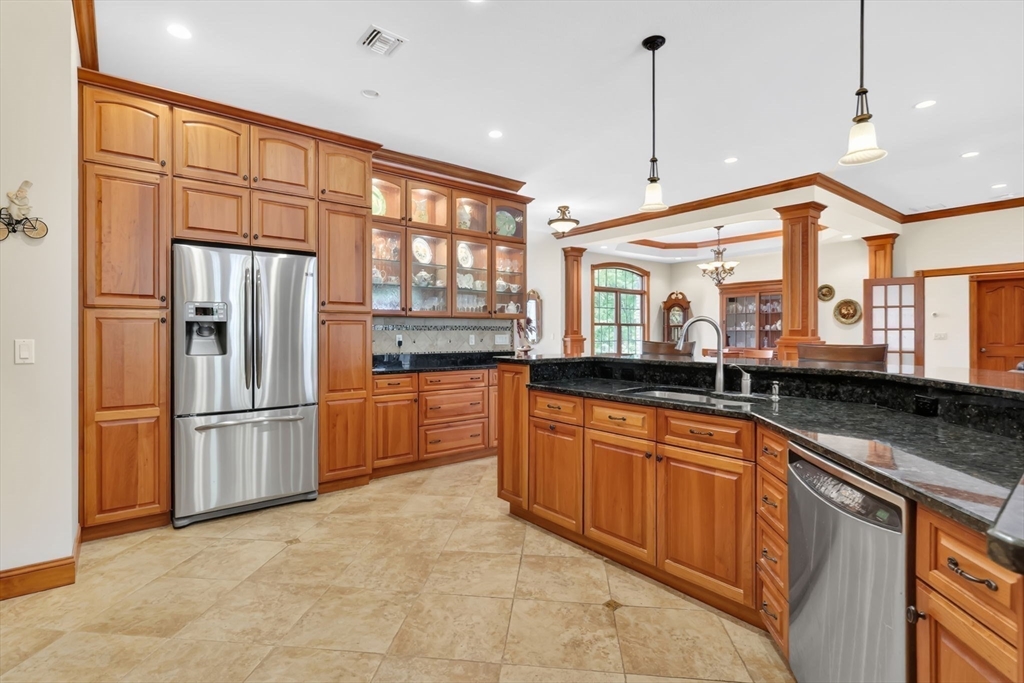 357 Westerly Circle Ludlow, MA 01056 - Photo 3 of 35
