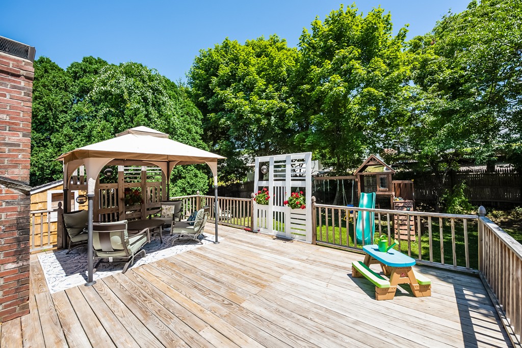 34 Ledgebrook Road Weymouth, MA 02190 - Photo 17 of 23 Gallery Image 17