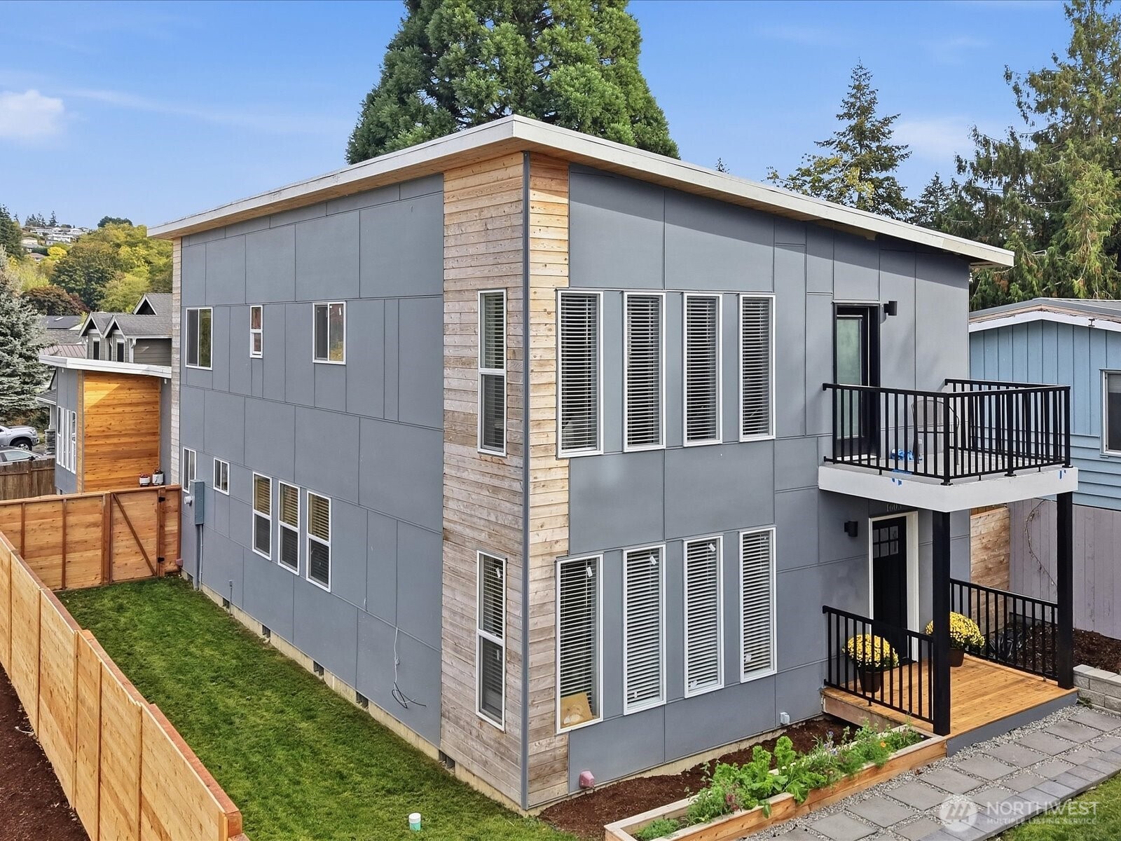 1603 South Walters Road Tacoma, WA 98465 - Photo 3 of 40 Gallery Image 3