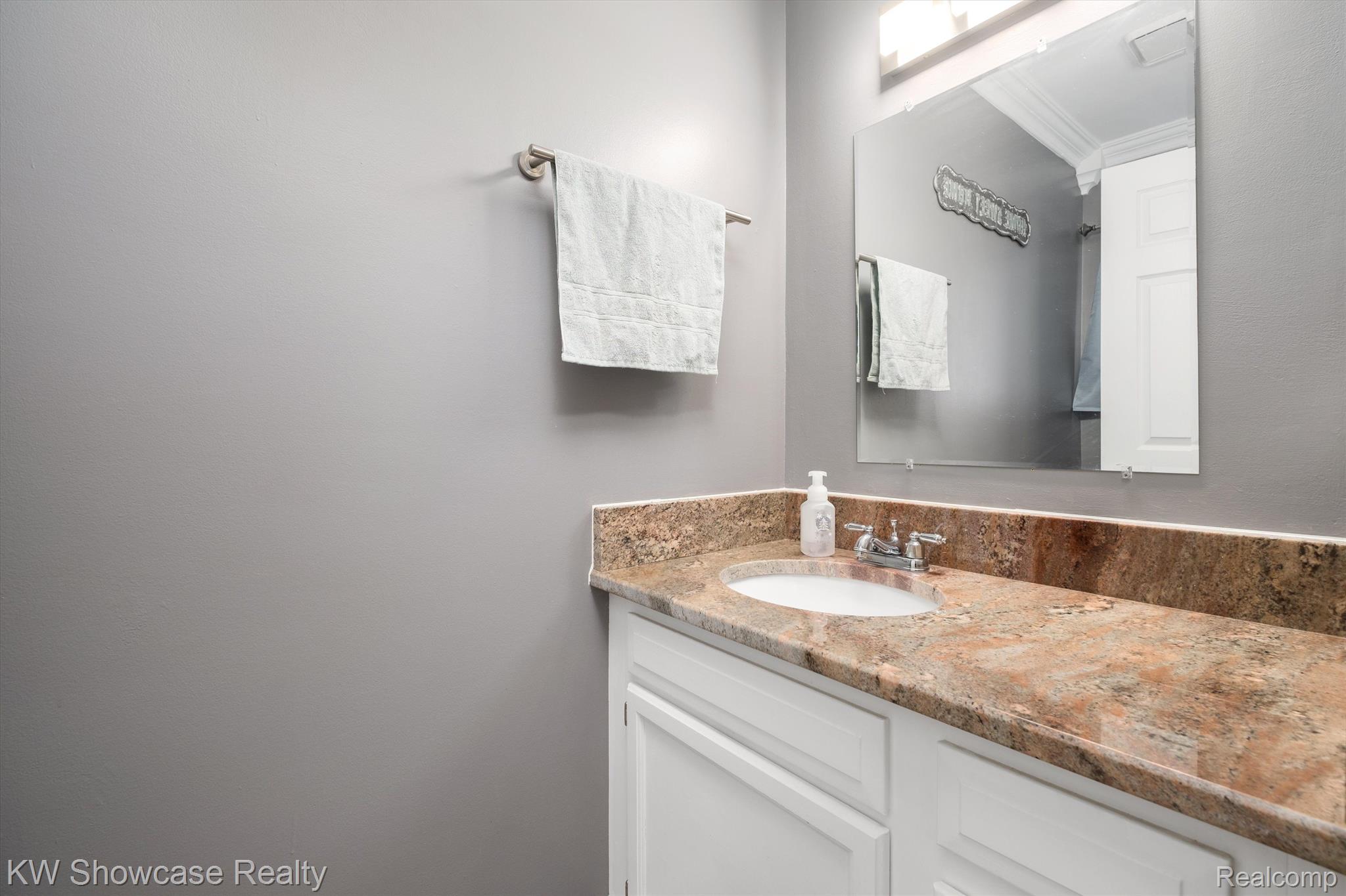 103 Walnut Boulevard Rochester, MI 48307 - Photo 5 of 21 Gallery Image 5