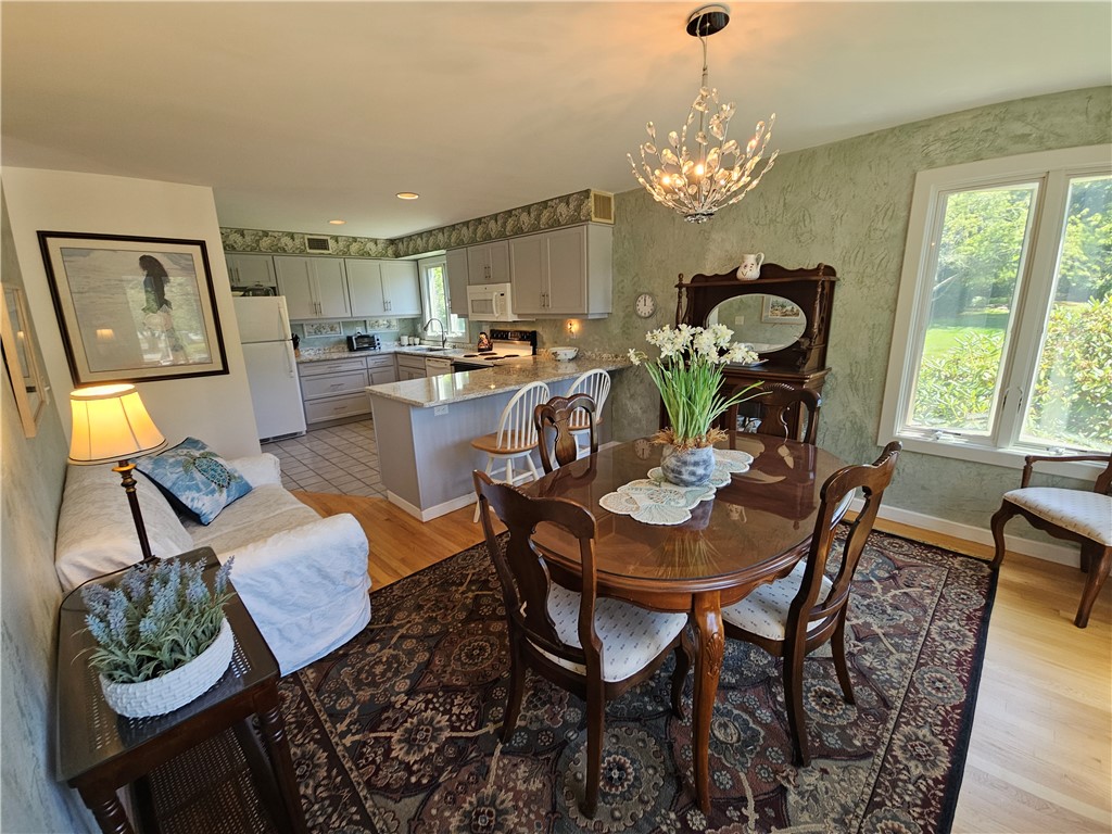 15 Hammersmith Road, Unit 33 Newport, RI 02840 - Photo 12 of 49 Dining Area, Seating & View to Kitchen