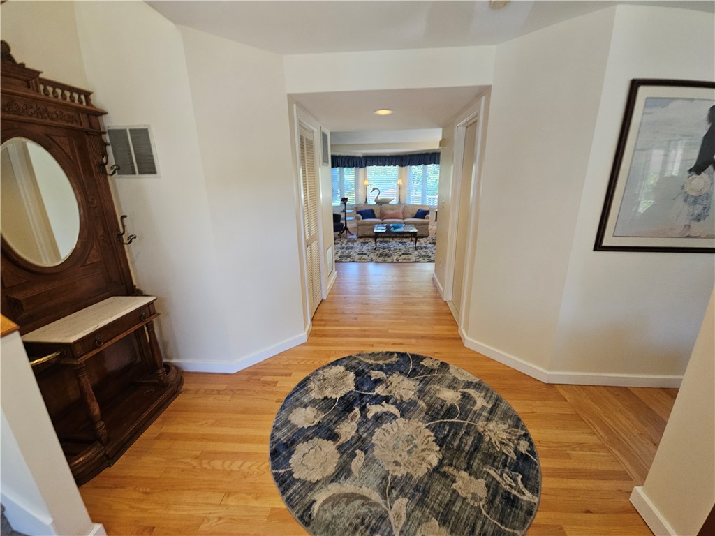 15 Hammersmith Road, Unit 33 Newport, RI 02840 - Photo 14 of 49 Foyer view to Living room