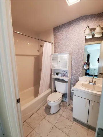 $3,000 | 15 Hammersmith Road, Unit 33, Newport, RI 02840