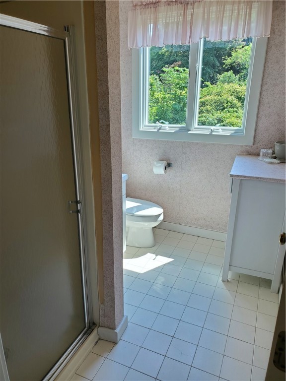 15 Hammersmith Road, Unit 33 Newport, RI 02840 - Photo 42 of 49 2nd Bedroom full bath