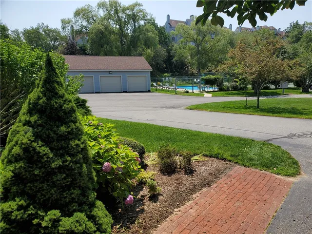 $3,000 | 15 Hammersmith Road, Unit 33, Newport, RI 02840