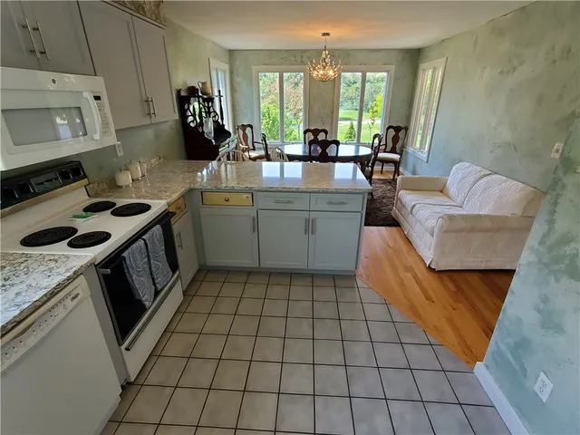 $3,000 | 15 Hammersmith Road, Unit 33, Newport, RI 02840