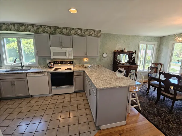 $3,000 | 15 Hammersmith Road, Unit 33, Newport, RI 02840