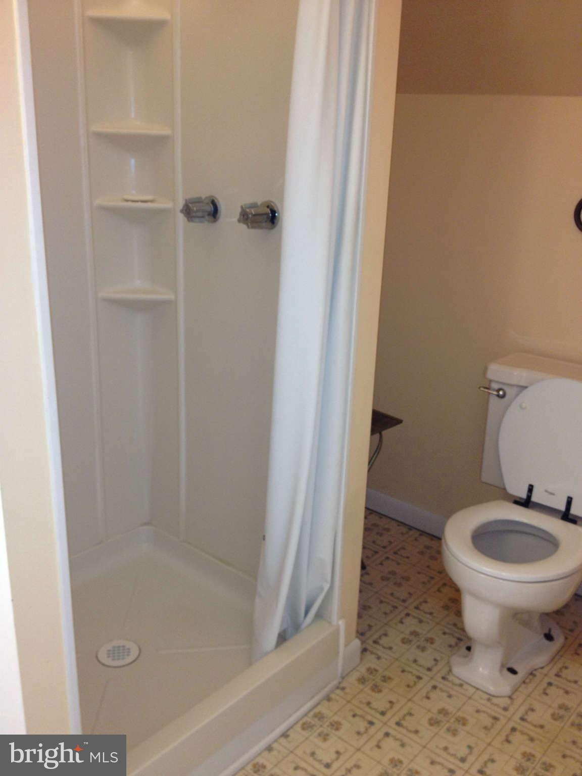 8448 Arbutus Road Pasadena, MD 21122 - Photo 20 of 30 Bath