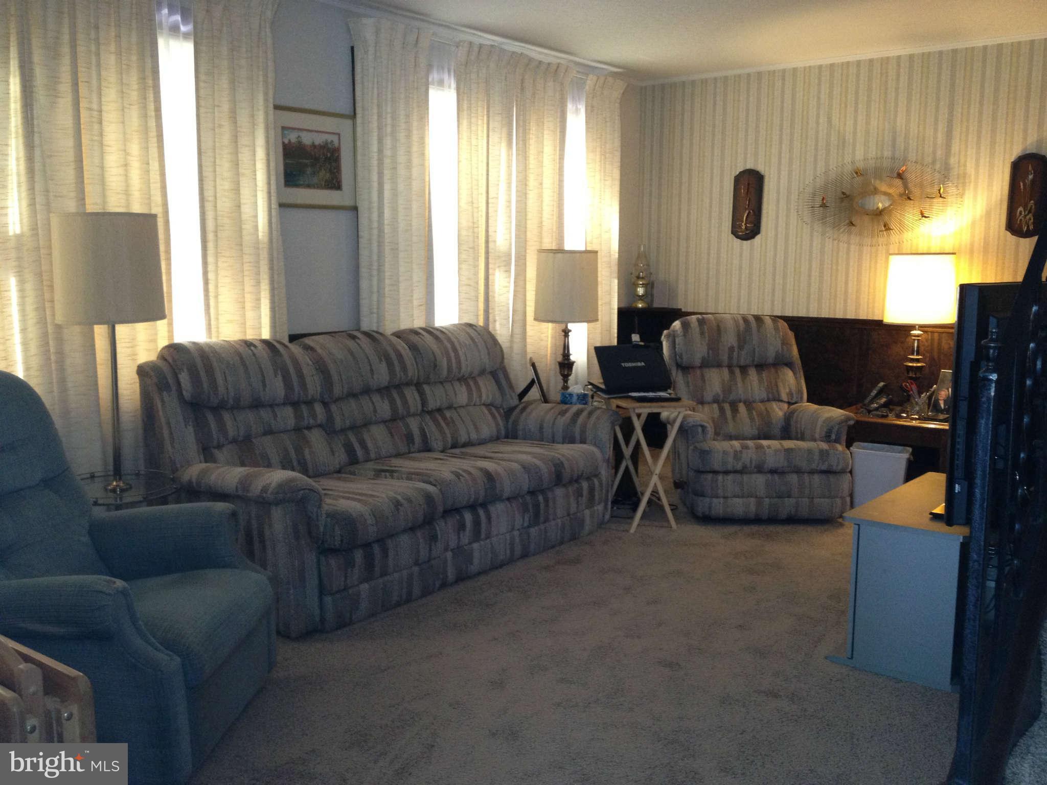 8448 Arbutus Road Pasadena, MD 21122 - Photo 3 of 30 Living Room