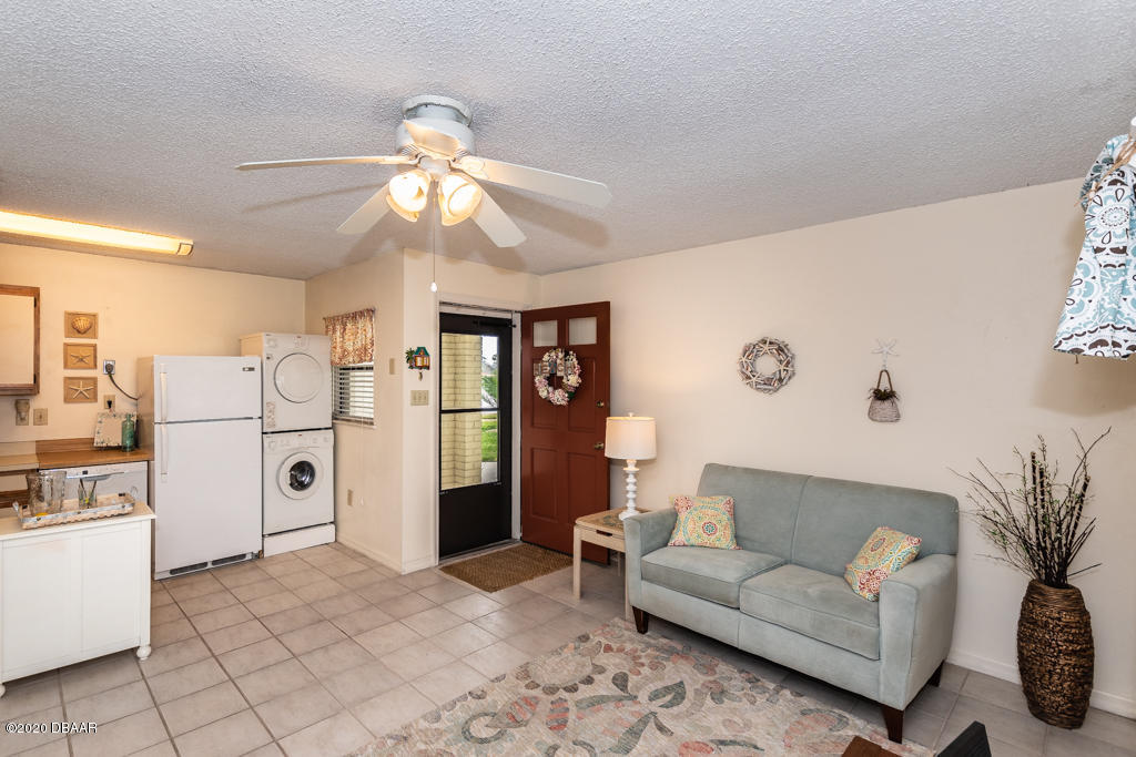 123 Cardinal Drive, Unit B Ormond Beach, FL 32176 - Photo 3 of 25 Entry