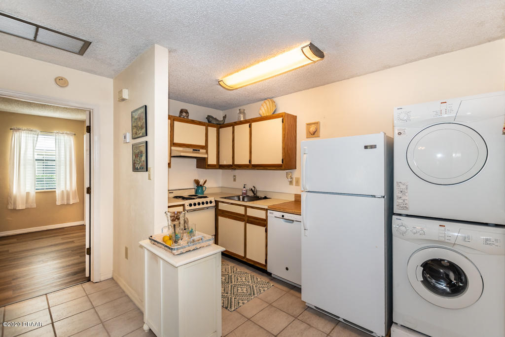 123 Cardinal Drive, Unit B Ormond Beach, FL 32176 - Photo 9 of 25 Kitchen 2