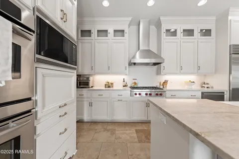$975,000 | 100 Emily Circle, Lafayette, LA 70508