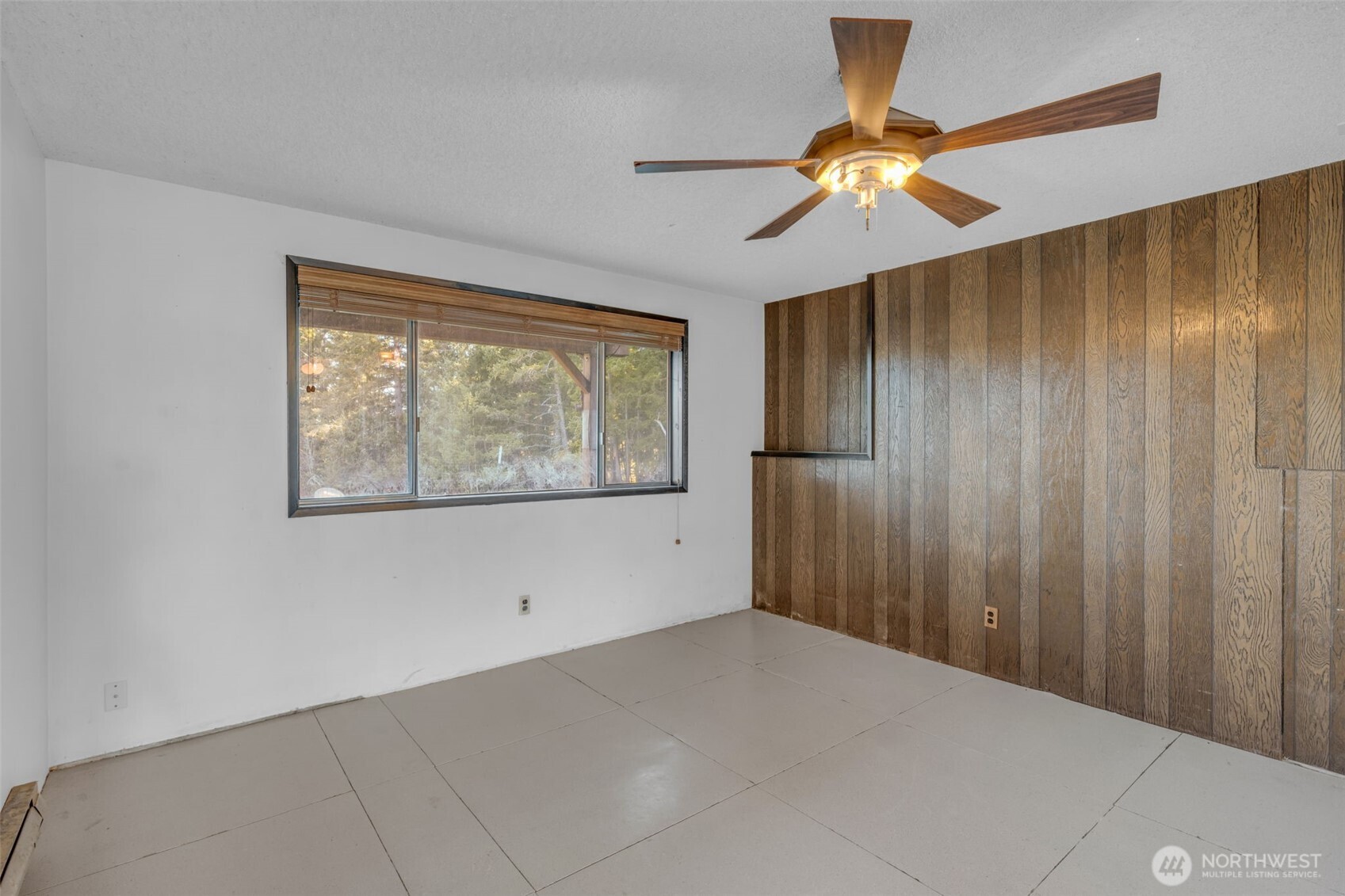 10318 Morris Boulevard Steilacoom, WA 98388 - Photo 20 of 38 a view of an empty room with a window