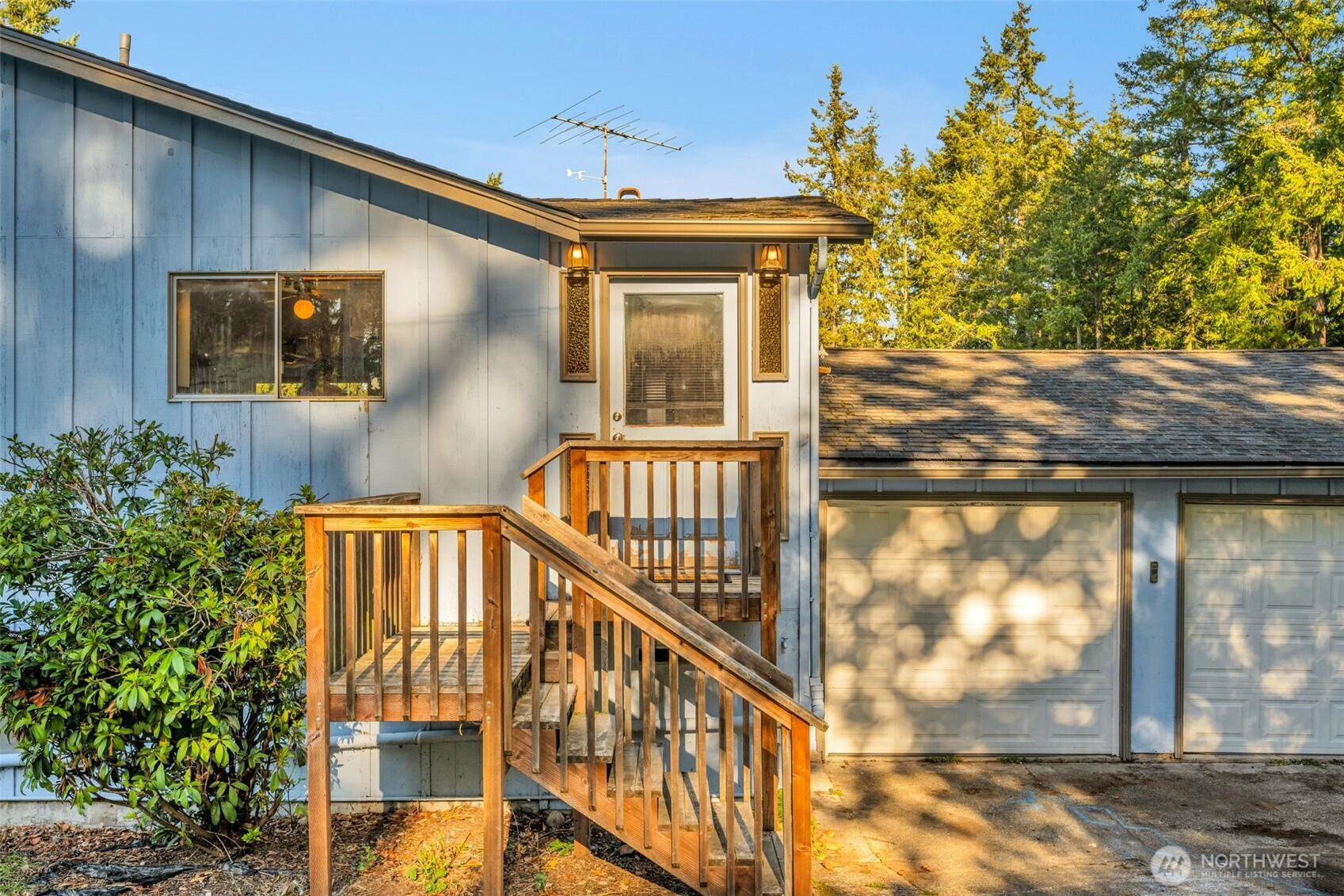 10318 Morris Boulevard Steilacoom, WA 98388 - Photo 3 of 38 a view of balcony with furniture