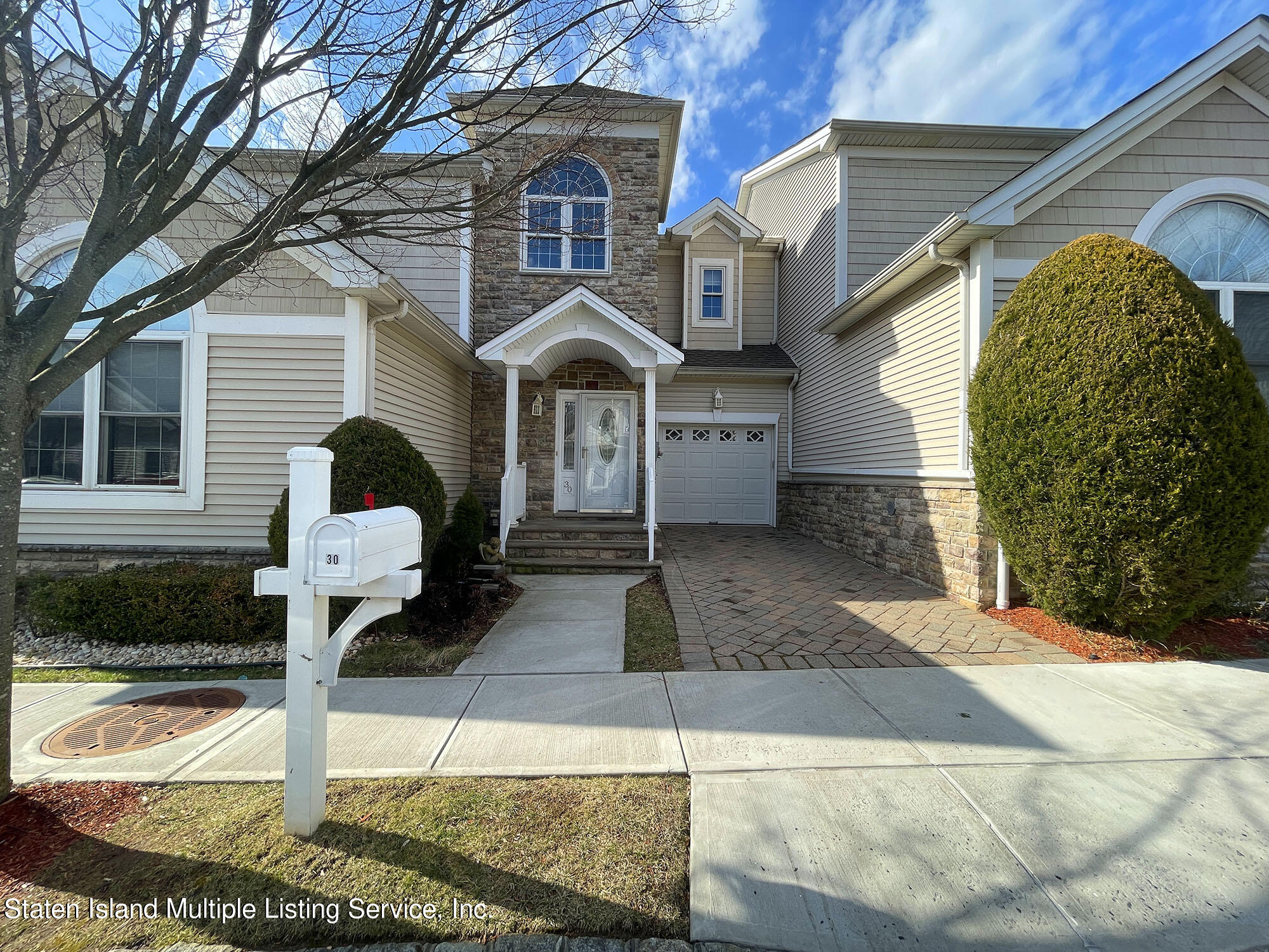 30 Topside Lane Staten Island, NY 10309 - Photo 2 of 27 IMG_5678