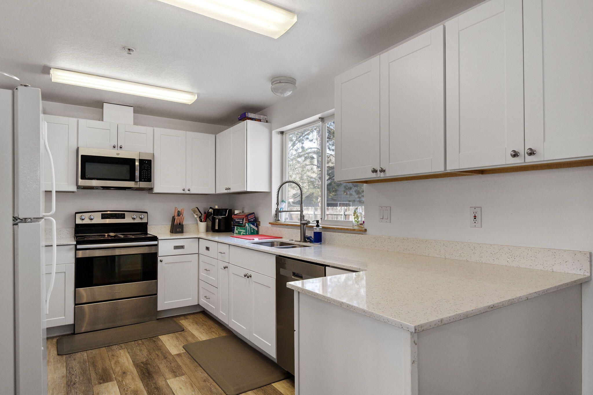 2934 Northeast Wells Acres Road Bend, OR 97701 - Photo 7 of 24 Kitchen