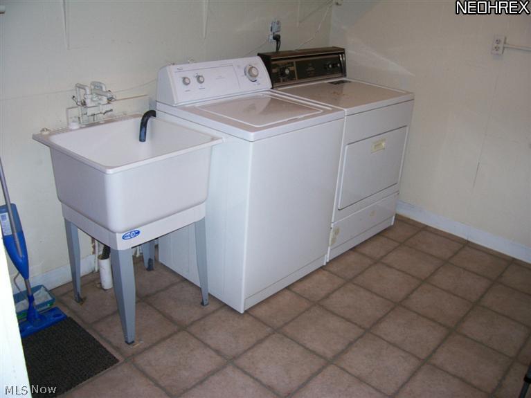 487 Harris Road Cleveland, OH 44143 - Photo 16 of 25 Gallery Image 16
