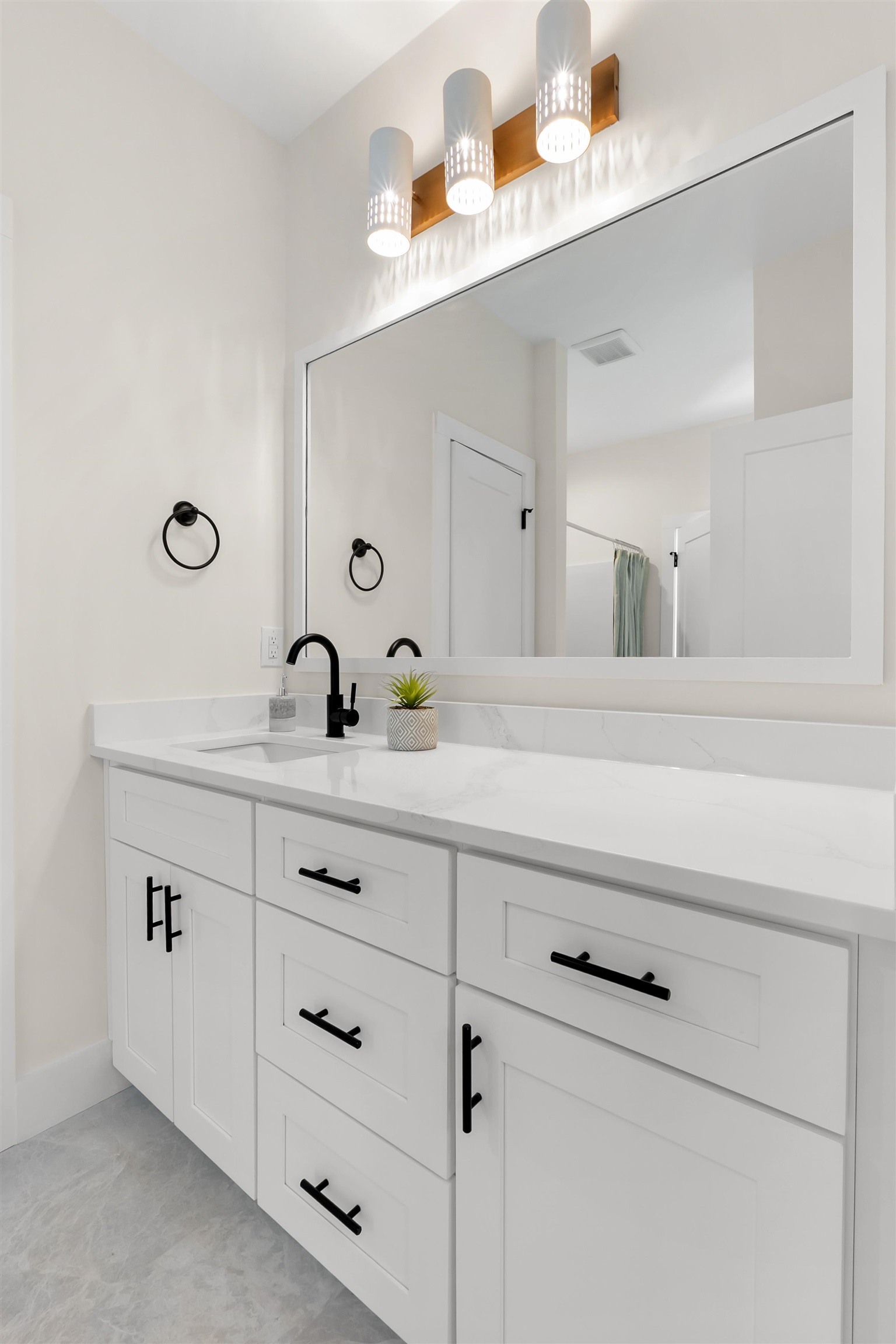 6910 Mountain View Road Taylors, SC 29687 - Photo 29 of 37