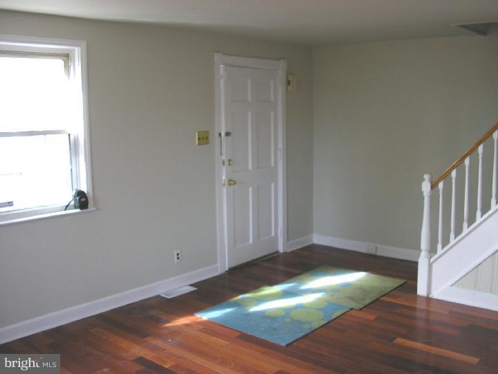 120 Maple Hill Road Wilmington, DE 19804 - Photo 2 of 9 Living Room