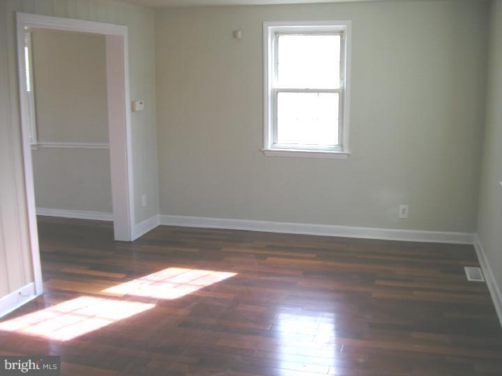 120 Maple Hill Road Wilmington, DE 19804 - Photo 3 of 9 Living Room