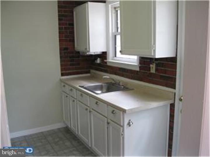 120 Maple Hill Road Wilmington, DE 19804 - Photo 4 of 9 Kitchen