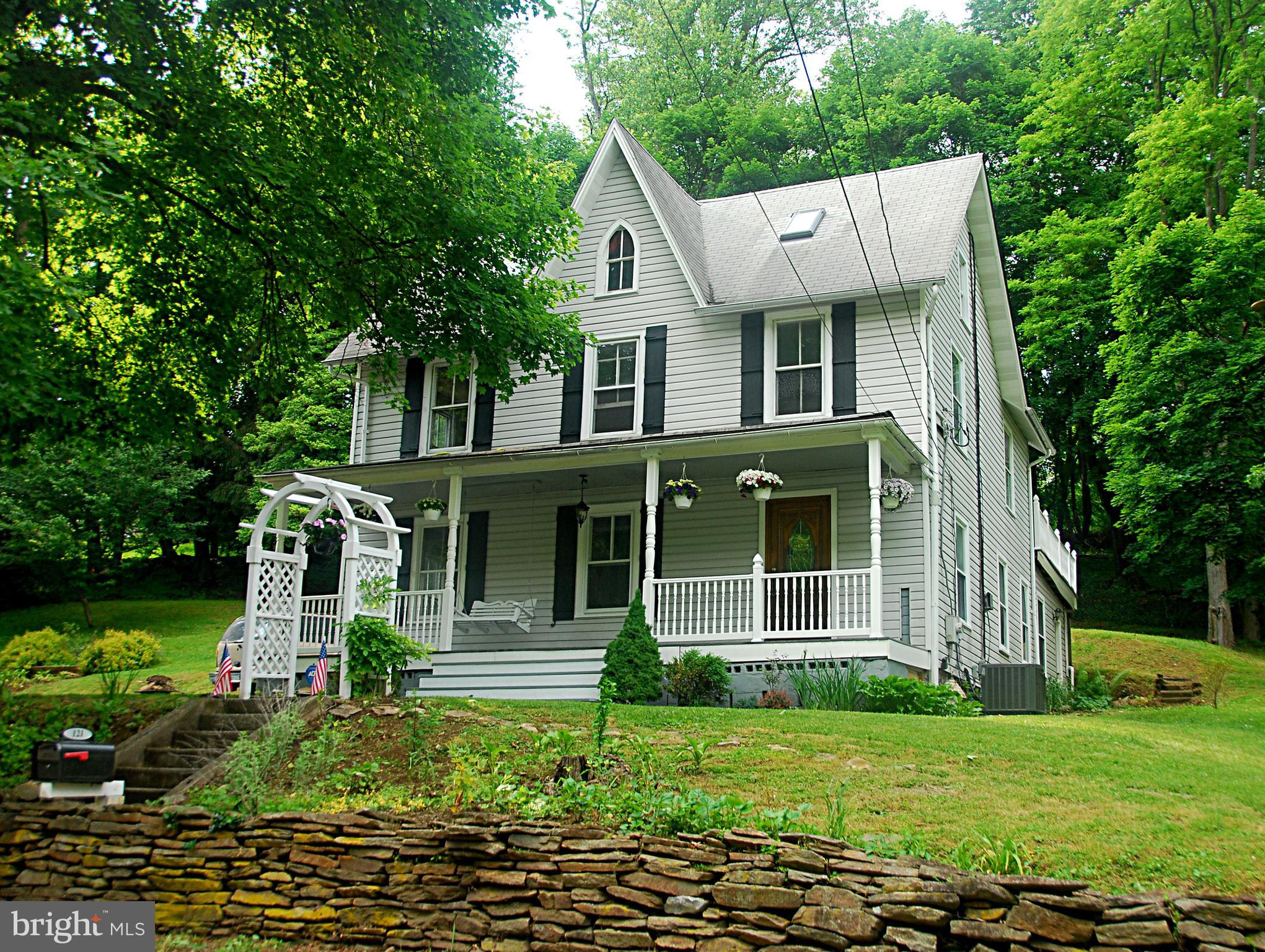 121 Chesterville Road Landenberg, PA 19350 - Photo 2 of 35 a front view of a house with garden
