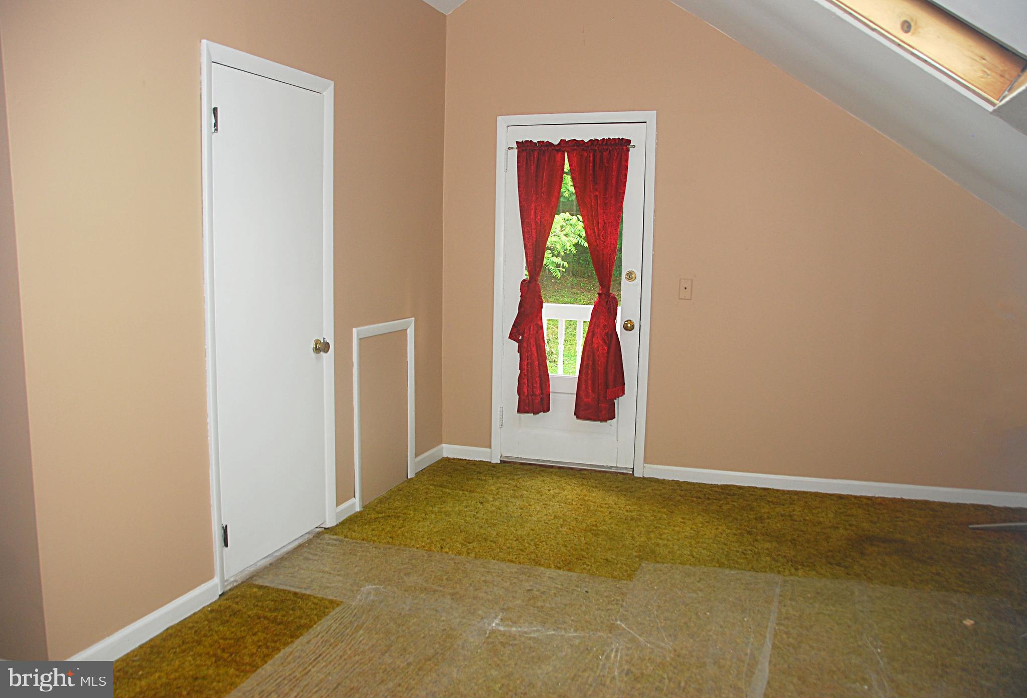121 Chesterville Road Landenberg, PA 19350 - Photo 34 of 35 an empty room with a painting on the wall