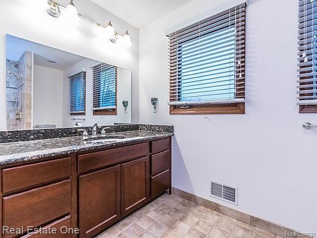 2111 Lone Tree Road Milford, MI 48380 - Photo 38 of 56 Hall Bath