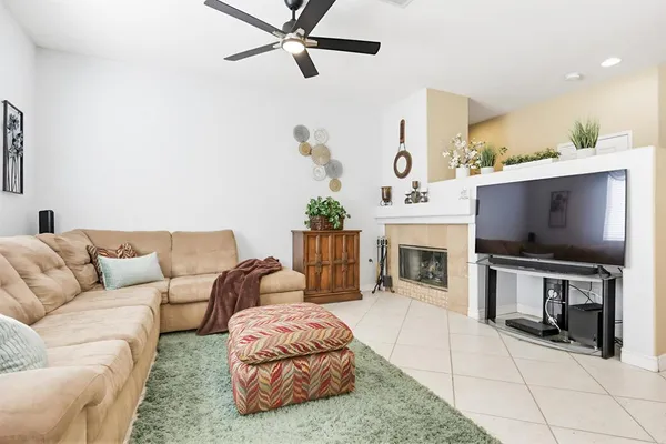 $948,500 | 868 Panella Court, Oceanside, CA 92057