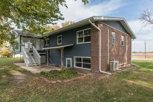 $325,000 | 34365 Old Highway 13, Waseca, MN 56093