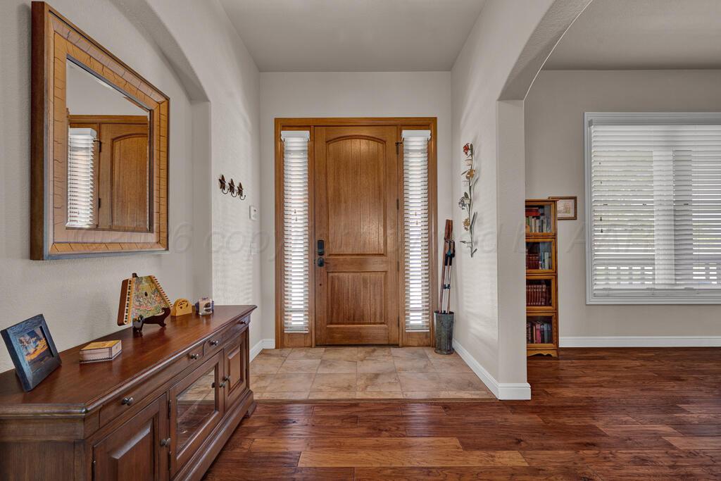7701 Canyon Bend Road Amarillo, TX 79118 - Photo 15 of 67 entry way