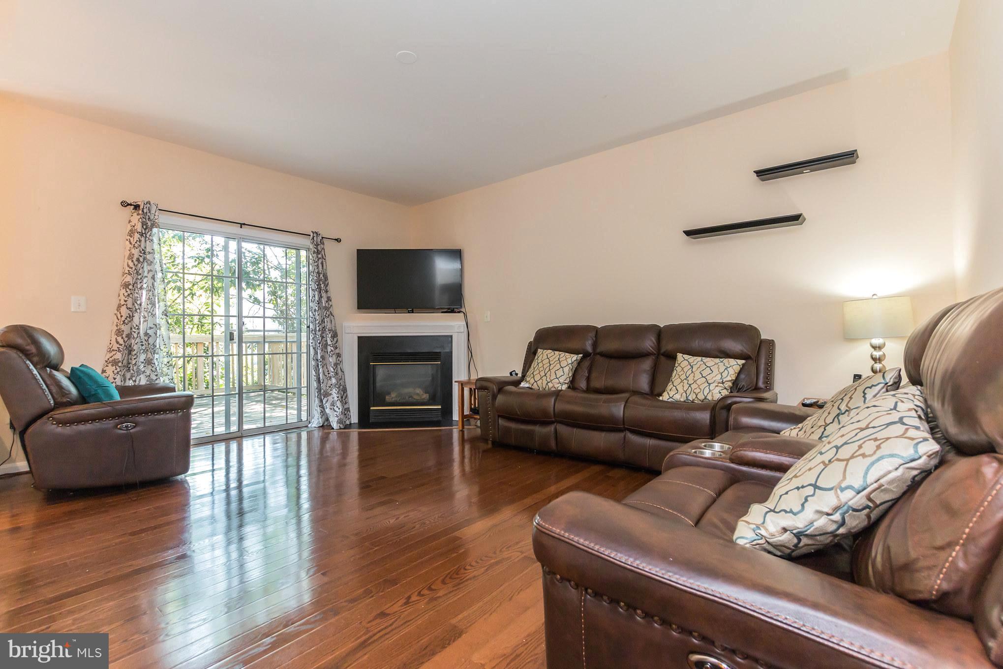 8100 Pepper Ridge Way Gaithersburg, MD 20877 - Photo 12 of 30 Family Room - Step out to Rear Deck