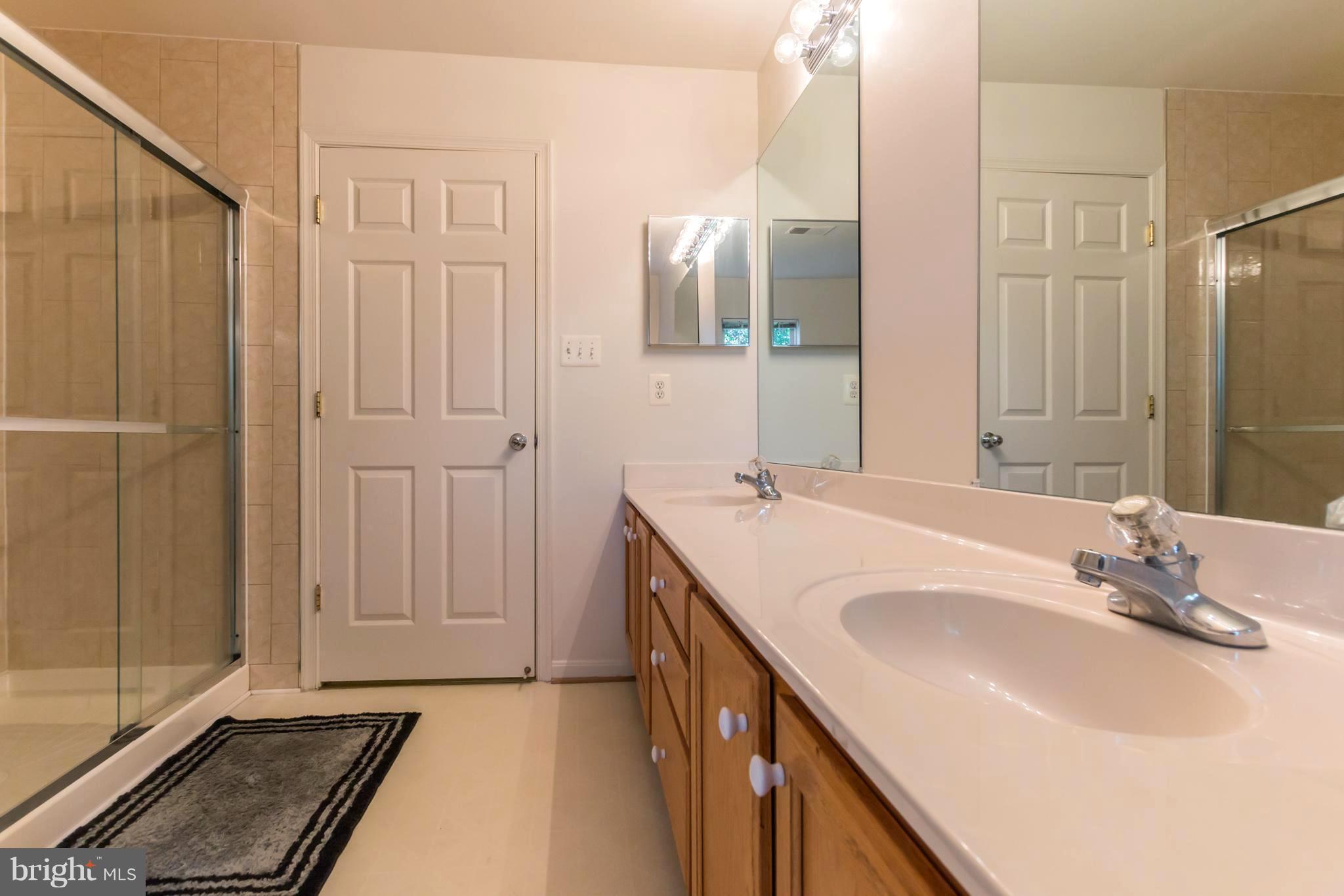 8100 Pepper Ridge Way Gaithersburg, MD 20877 - Photo 17 of 30 MBA with Separate Shower