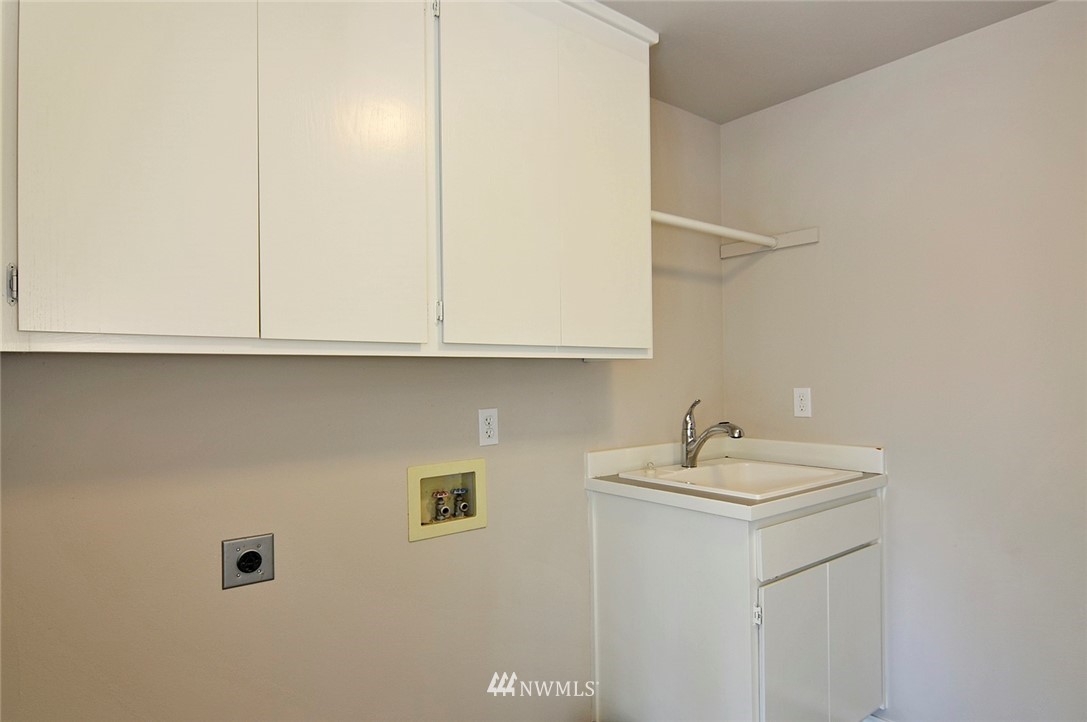 323 Shadow Avenue Northeast Renton, WA 98059 - Photo 12 of 24