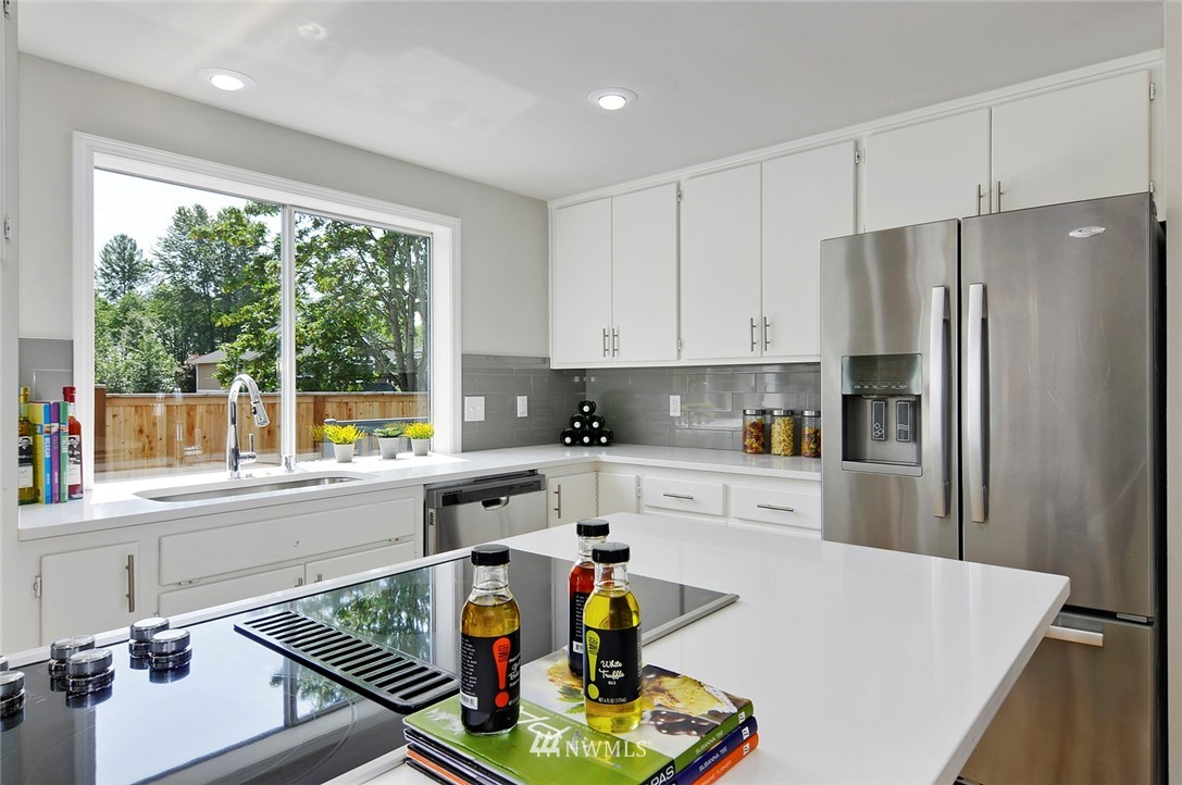 323 Shadow Avenue Northeast Renton, WA 98059 - Photo 7 of 24