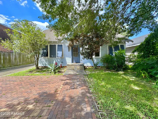 $255,000 | 304 Versailles Boulevard, Lafayette, LA 70501