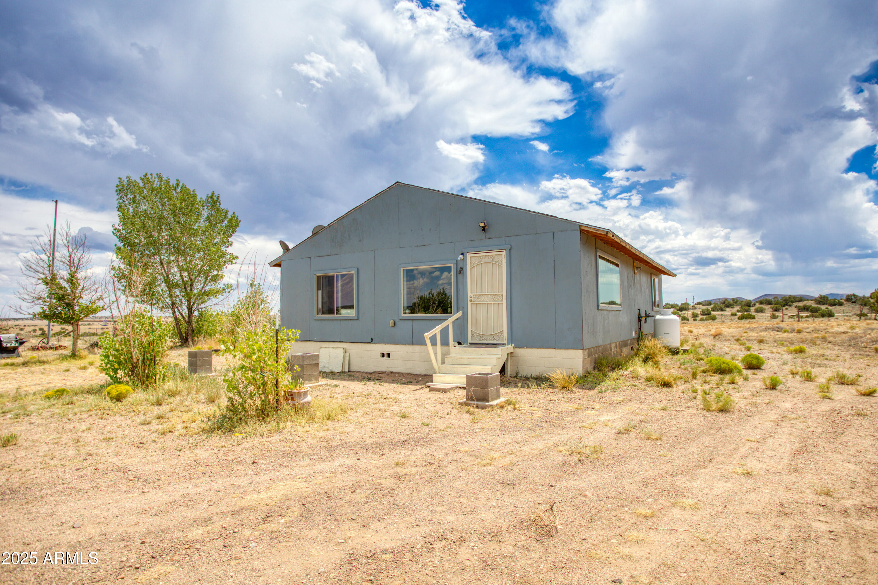 70 N5207 Concho, AZ 85924 - Photo 2 of 28 a front view of a house with a yard