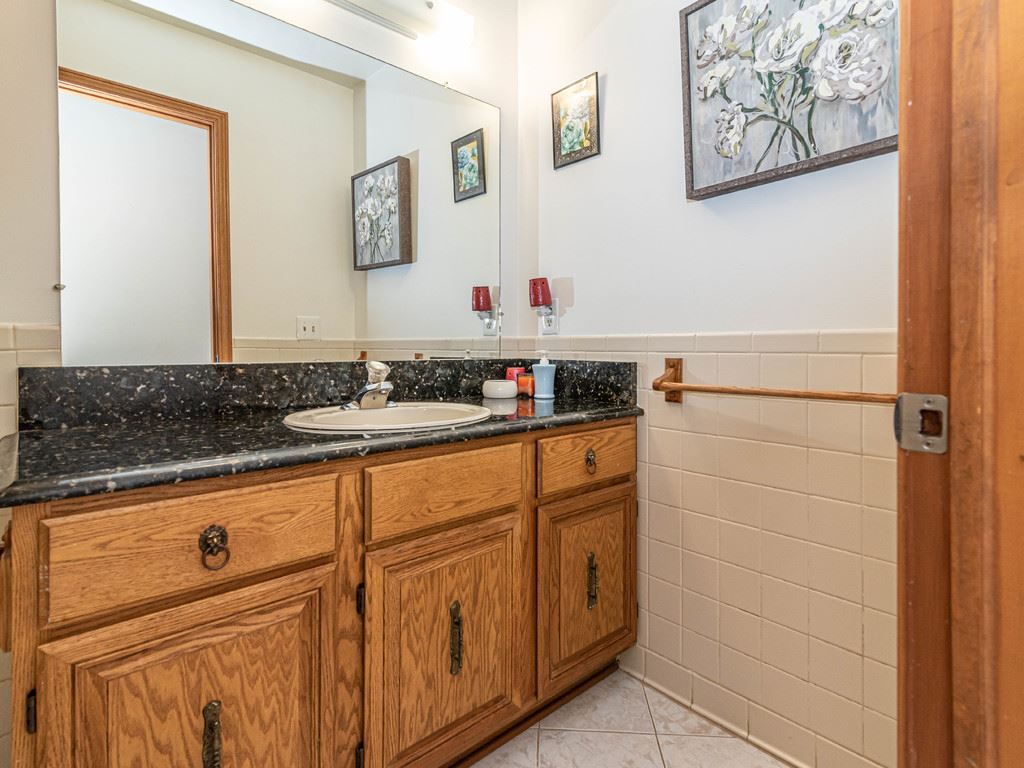 1004 Bembridge Drive Rochester, MI 48307 - Photo 26 of 47 Half Bathroom