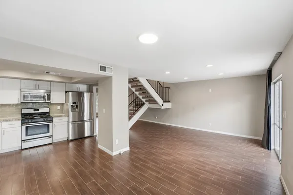 $1,975 | 2325 Triway Lane, Unit 208, Houston, TX 77043