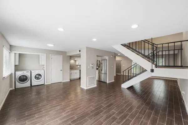 $1,975 | 2325 Triway Lane, Unit 208, Houston, TX 77043